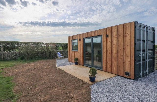 CABAN, pet friendly, character holiday cottage in Gwalchmai