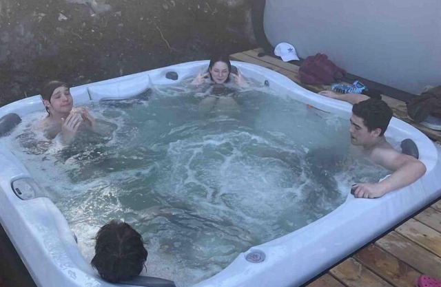 Cabin 9, Shared Sauna-Hot Tub, Patio, Lakeview, Motel, Lake Tours, Boat Rental.