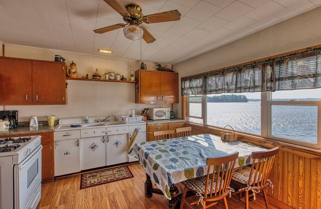 Cabin on the Lake - 3-Beds - Wisconsin Northwoods - Open for Winter - Pets OK
