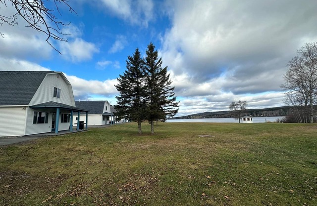 Cabin 1: Renovated Lakefront Retreat: Sleeps 10 BBQ Kayaks Firepit Private Dock