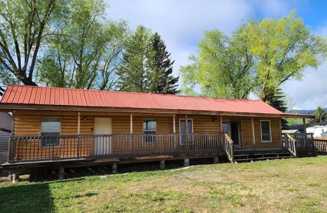 Cabin #2 - Backyard Bunkhouse