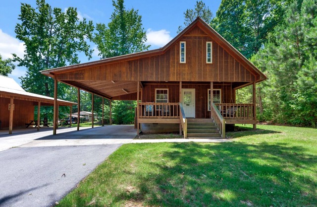 Cabin #2 Fisherman's Landing / Fishing Cabin w/ Covered Boat Shelter Sleeps 5