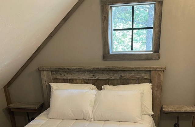 Cabin #3 at Grizzly Ridge Retreats