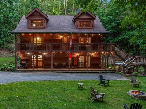 Cabin 3 Miles off I-40-hot tub-firepit-secluded better than a Hotel