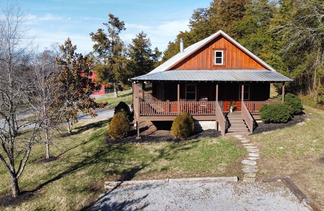 Cabin 3 miles outside of Shelbyville, TN city limits