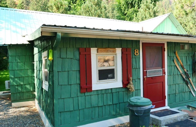 "Sportman's Haven" - Cabin 8