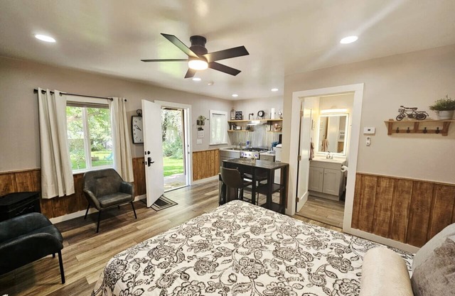 Cabin 9 Cozy rustic w/Kitchen
