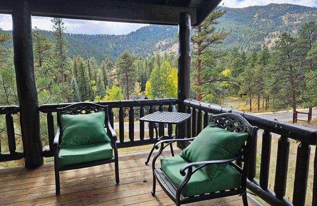 Cabin 9- Spacious cabin- 4 King beds- 2 baths