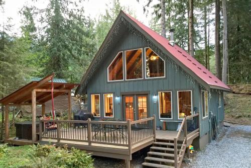 Cabin 99 is a Charming Cabin with a hot tub and Pet Friendly