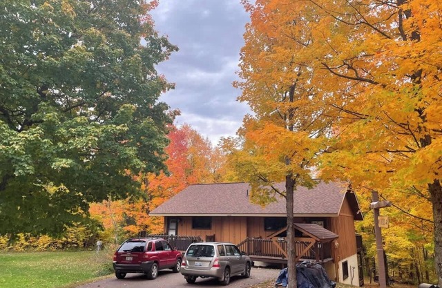 Cabin Fevers 1 ~ Big Powderhorn -Sauna, Pet Friendly & Close to Trails!