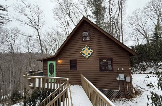 Cabin, Hot Tub, Forest View, Close to Town