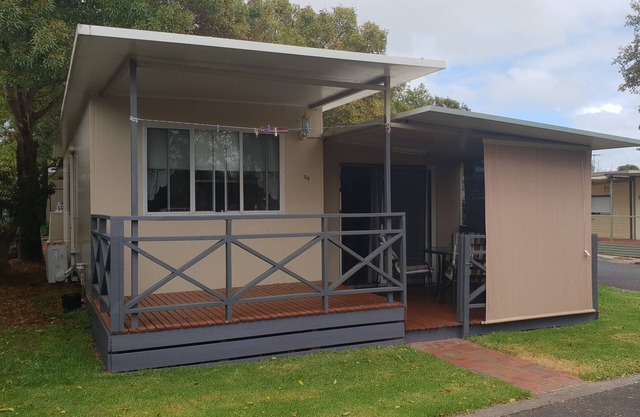 Cabin in Dromana Holiday Village - Sleeps 7