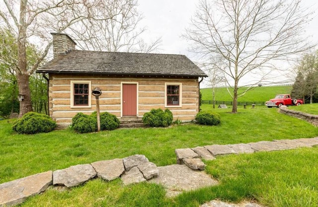 Cabane en rondins historique au pays des chevaux!