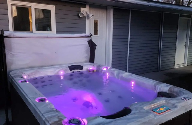 Cabin in Oscoda with hot tub and game room