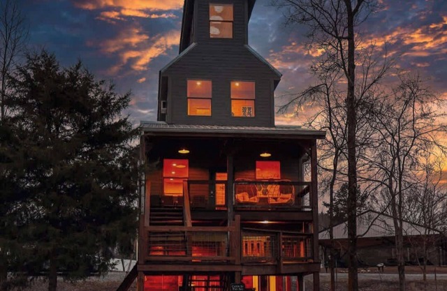 Cabine dans le ciel / Treehouse, piscine, Hottub, escalade, toboggan Chatt TN 21 miles