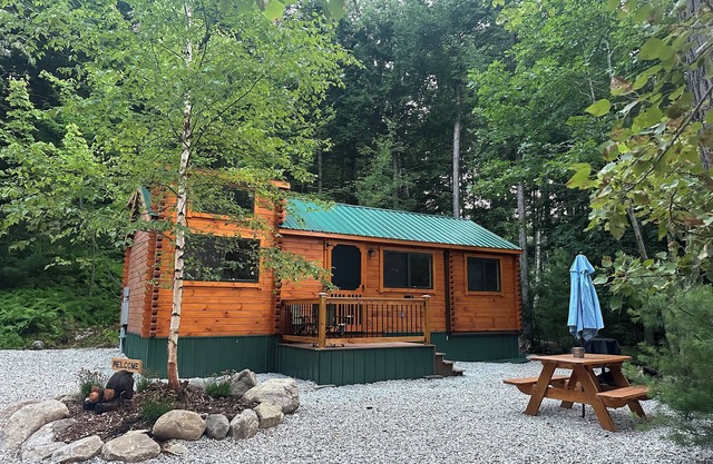 Cabin in the White Mountains in Tamworth - 2 bedrooms