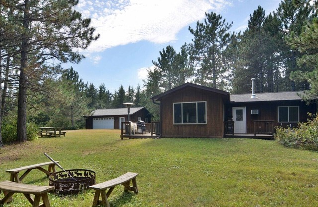 Cabine privée sur 15 acres et près de la chaîne de lacs Eau Claire