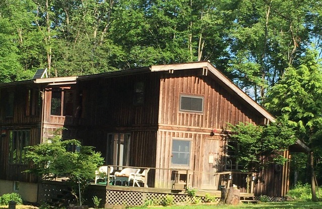 Cabin in the Woods - off the grid with large pond nearby