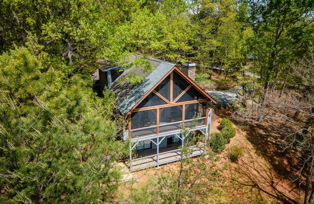 Cabin near wineries, hiking, fishing, kayaking, antiquing and more..