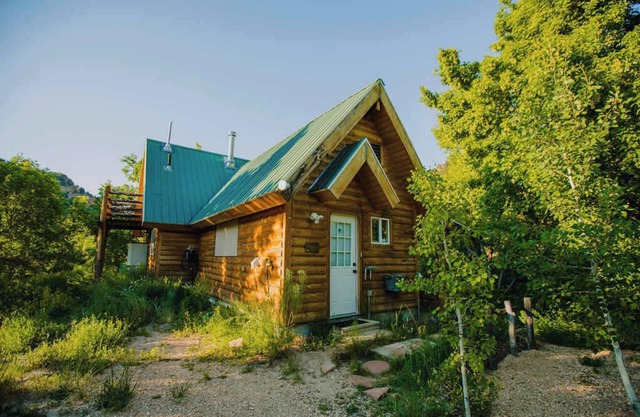 Hummingbird at Zen Zion sleeps 6! Close to Zion!