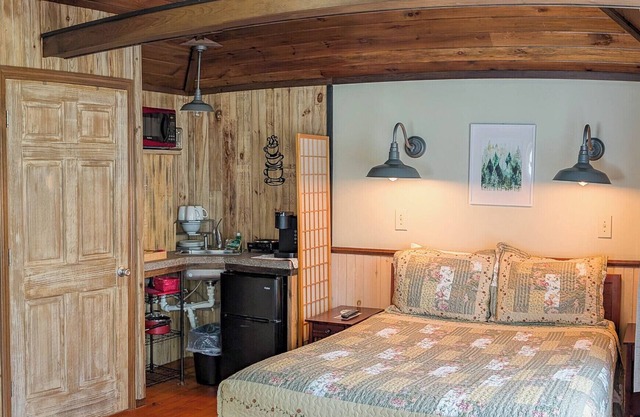 Classic Cabin Rustic & Private Cabin 21