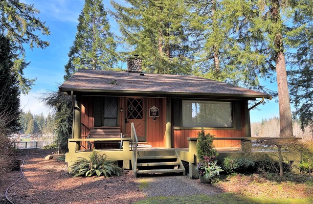 Cabin on Cottage Lake with canoes, kayaks and paddleboards - 20 min from Seattle