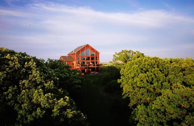 Chalet sur la rivière Big Sioux avec un bois de 100 acres.