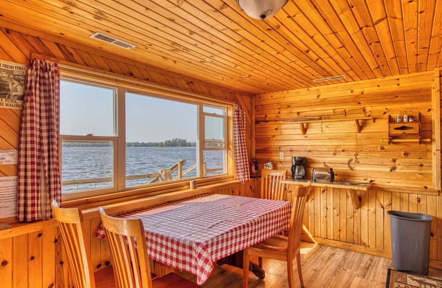 Cabin on the Lake w/ 6-Beds - Northwoods Cabins - Open for Winter - Pets ok
