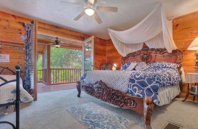 Cabin on The Lake Bed and Breakfasts