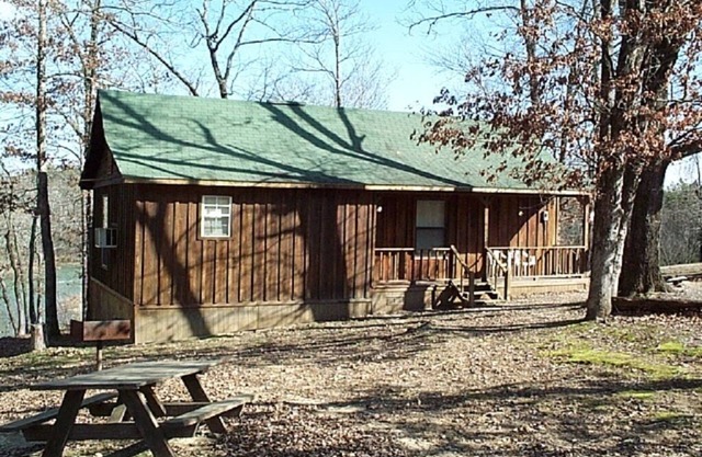 Cabine sur la rivière Ouachita, à 8 miles au nord du mont Ida Arkansas