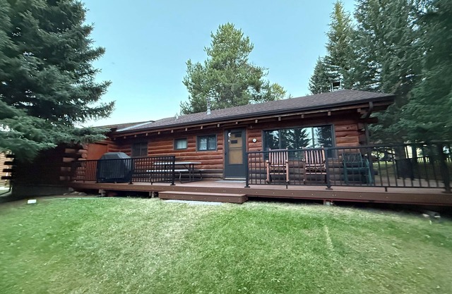 CABINE SUR LA RIVIÈRE - 2 BR W / LOFT 20 miles de l'entrée NE de Yellowstone