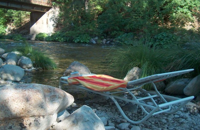 Chalet sur la rivière Upper Sacramento - Accès à la rivière et à la plage