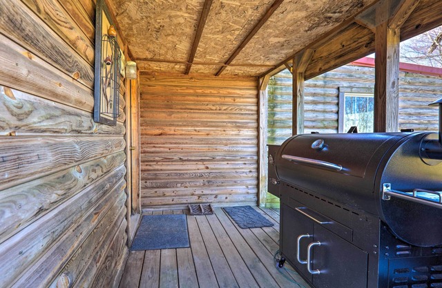 Highland Haven: Cabin on Working Cattle Farm!