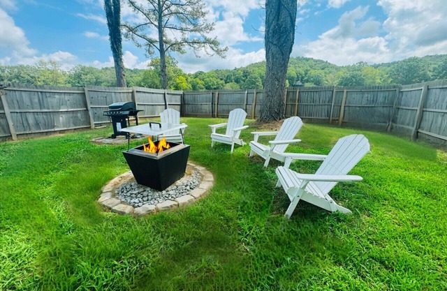 The Lucky Lodge at Lake Guntersville - Mountain Lakes - PET FRIENDLY & FENCED