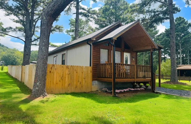 The Coco Château at Lake Guntersville - Mountain Lakes - PET FRIENDLY & FENCED