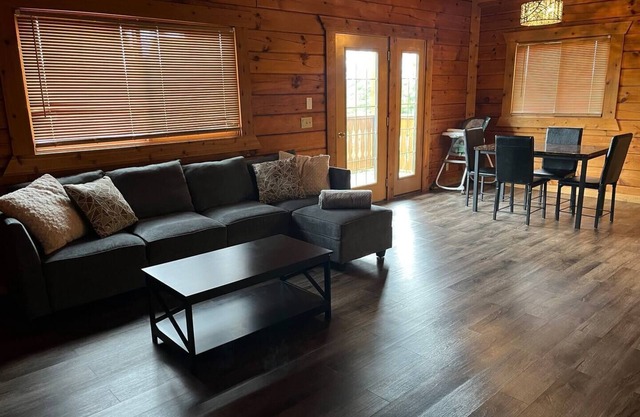 Cabin Retreat near Three Bears