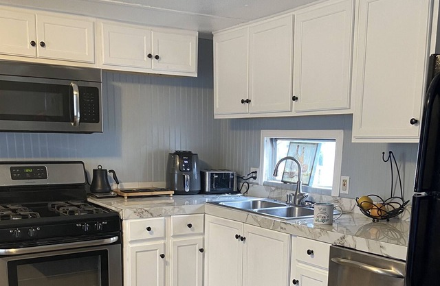 Cabin Style one bed room w/parking