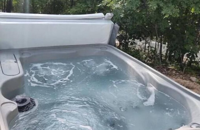 Cabin, Table Rock lake, Hot tub