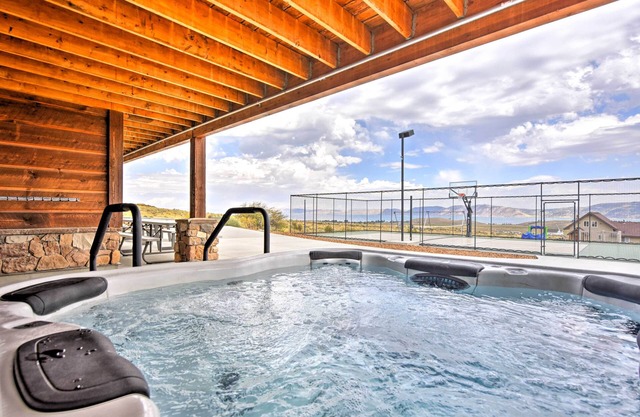 Garden City Cabin avec bain à remous, terrain de sport et vue!