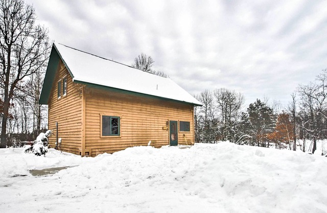 NEW! Cabin w/ Fireplace < 1 Mile to Lakes + Golf