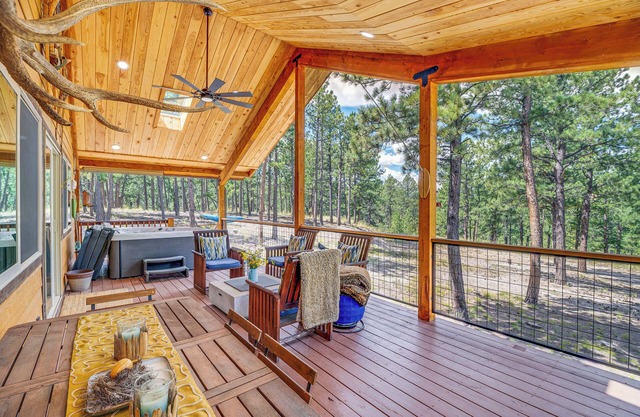 Cabin w/ Hot Tub, Deck & Mtn Views in Westcliffe!