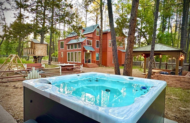 Cabin with a Treehouse/Hot Tub/Barndominium/Arcade - Sleeps up to 32