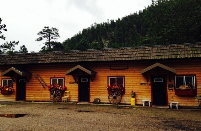 CHARME RUSTIQUE, bain à remous privé pour 2, rustique pour les hommes, mignon pour les dames!