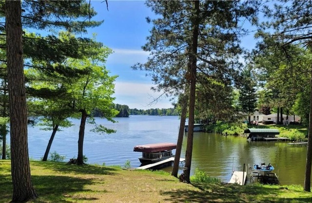 Historical, cozy cabin on 175' of Prairie Lake!