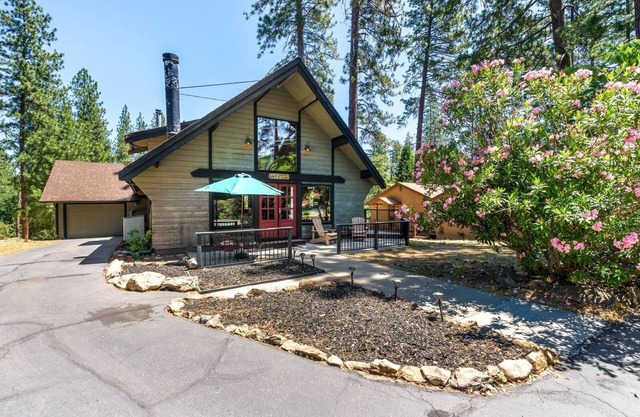 Cabina De Alba - Charming and Modern by Yosemite Region Resorts