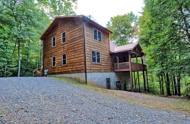 Cabinlot-Open for Bookings! Lake Access, Pool Table, WIFI, Fire Pit