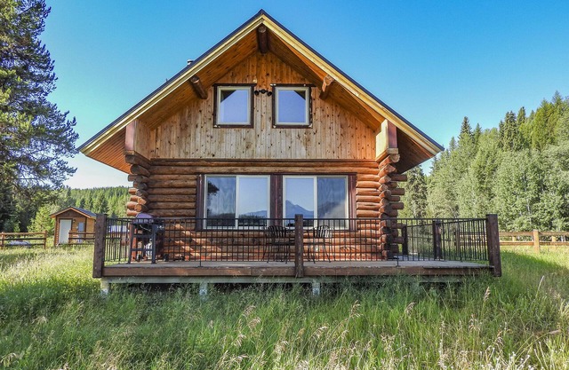 Superbe cabane en rondins de 2 chambres à 3 milles de l'entrée du lac Bowman dans le parc des glaciers
