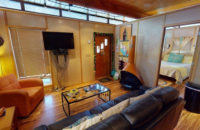 Cabins In Hocking - Happy Hippie