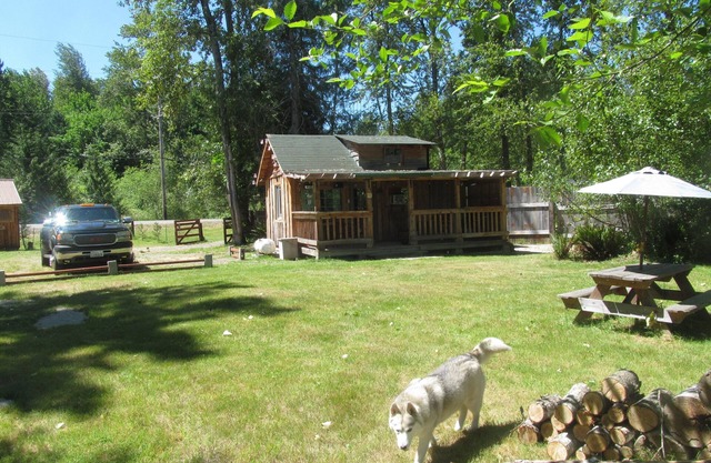 Cabins on the Toutle River , 646 South Toutle Rd.