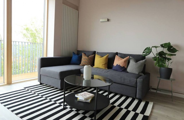 Cable Yard House · 4Bed | Stunning Eco Apt | City Centre | w/ parking